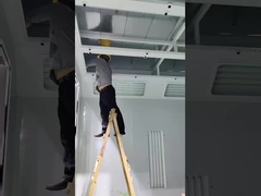 Ventilador de escape de aire de tipo europeo y sistema de iluminación LED instalado en una cabina de pintura de automóviles