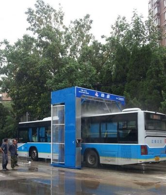 Máquina de limpieza automática de autobuses de baranda azul Tamaño 2150 * 5750 * 5355mm personalizable