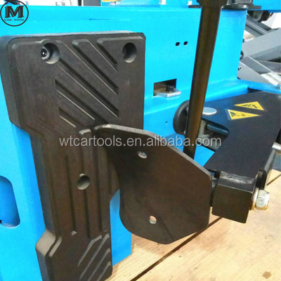 Máquina de cambio de neumáticos de automóviles con brazo giratorio manual 12 bar Presión y inclinación hacia atrás opcional