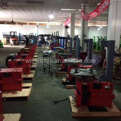 Máquina de neumáticos automotrices de autocentrarse de 12 rpm WSR-093 con brazo de ayuda opcional
